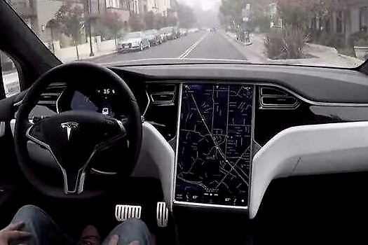 Model 3主动撞渣土车，特斯拉和车主应该各打五十大板