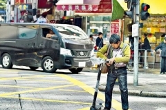 行人路权优先级更高，但为何豪车车主却不是这样认为？