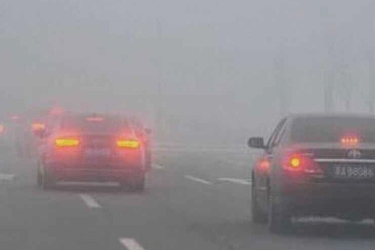 雨天高速路上被罚款200元扣3分的司机行为 你也一定有过