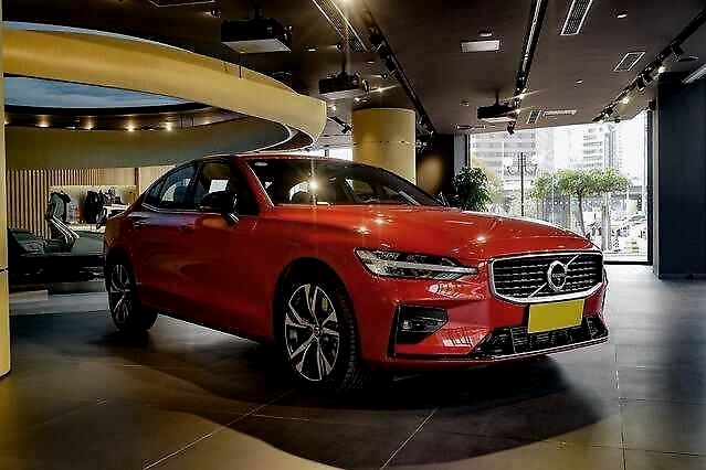 三台被低估的B级好车，全是2.0T起步，奈何月销量总和才4332辆