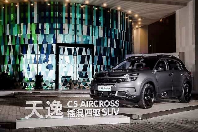 百公里加速仅需7秒却以舒适至上 场地体验：雪铁龙天逸PHEV