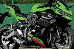 川崎发布2021年ZX-6R（636）搭配新的KRT板花