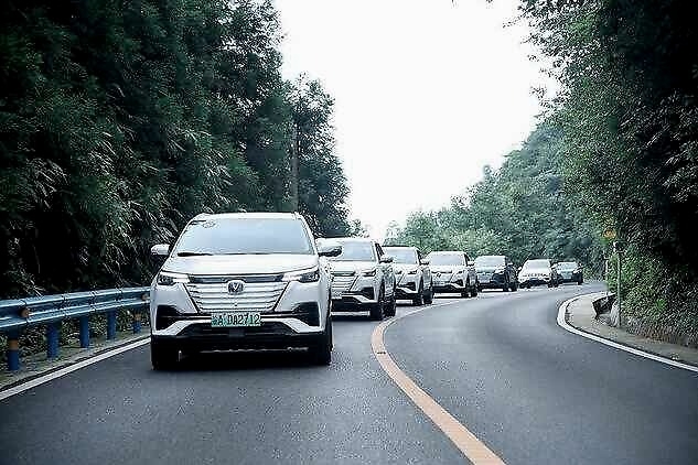 挑战680KM续航成功，长安新能源CS55纯电版还有啥过人之处？
