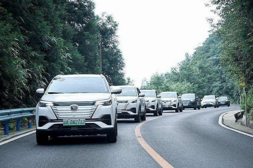 NEDC续航高达605km 长安CS55纯电版15.99万元