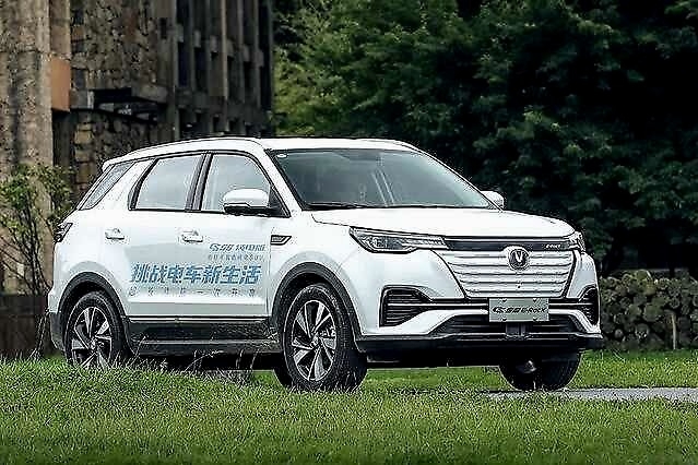 起售不到16万续航可达605km！长安CS55纯电版值不值