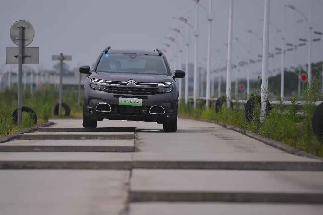 这还是一台“慢热”的雪铁龙，试驾天逸PHEV 4WD
