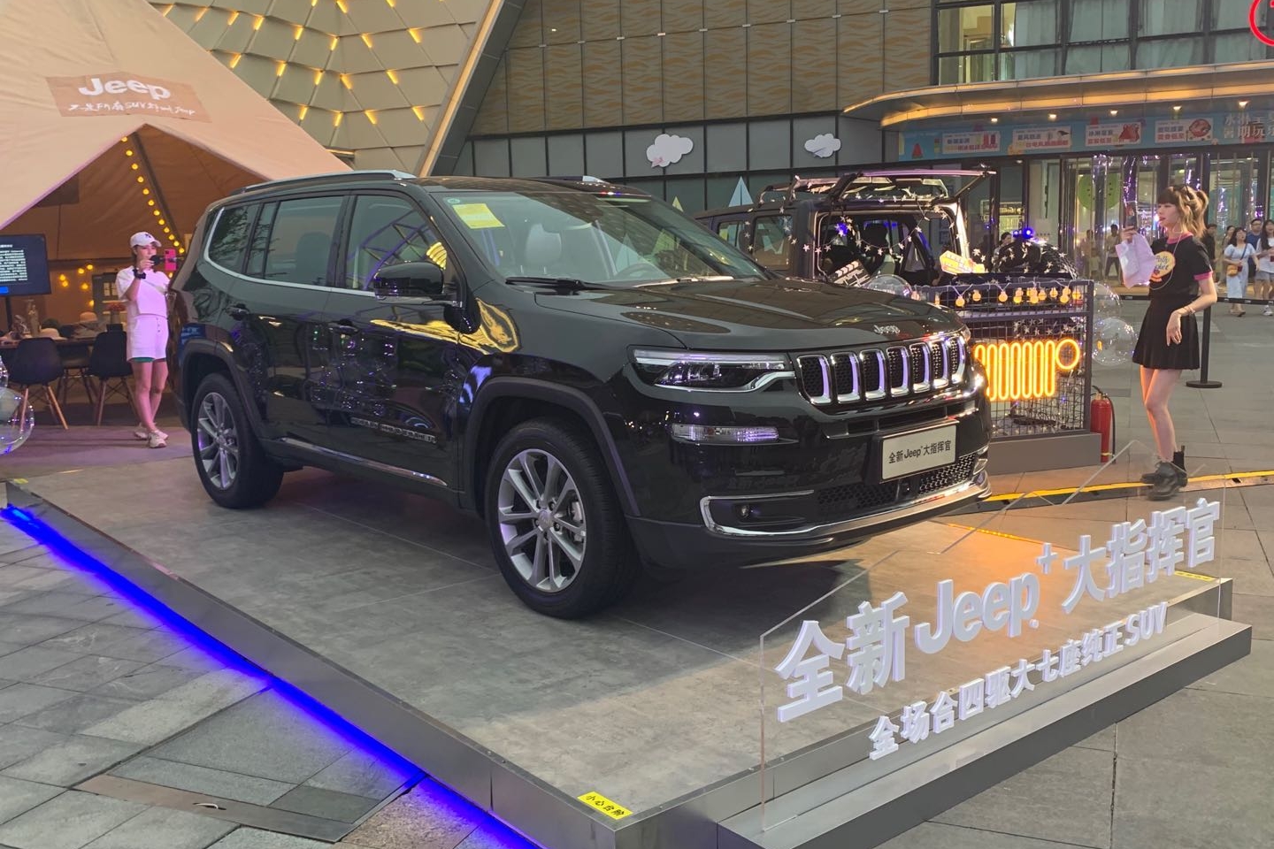 7座SUV又一“硬汉”，轴距两米八，外观很硬派，颜值不输汉兰达