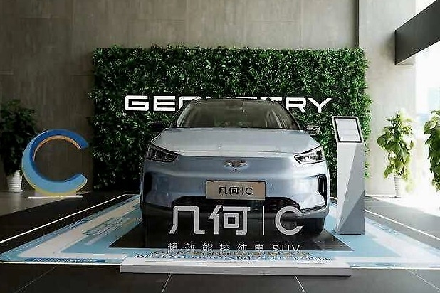 到店实拍几何C：几何品牌的首款电动SUV，到底有何亮点？