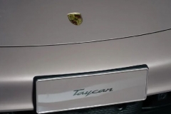 保时捷加推Taycan基础版，888吉祥价截胡Model S｜成都车展