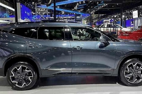 成都车展：车长4.999米 新款美系5座SUV