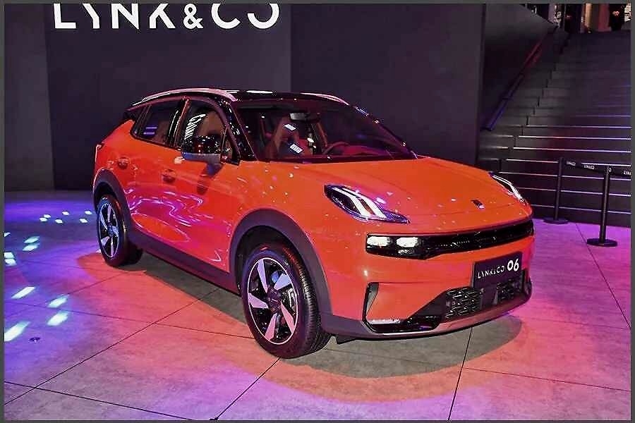 跨界SUV的对决，领克06对比马自达CX-30，15万左右谁更值得买？