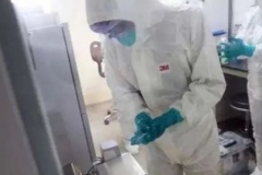 还敢污蔑中国？新冠病毒溯源浮出水面，美实验室引爆“病毒炸弹”