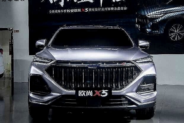 光影设计+低趴车身，运动SUV不用“身负重担”，欧尚X5内饰初现
