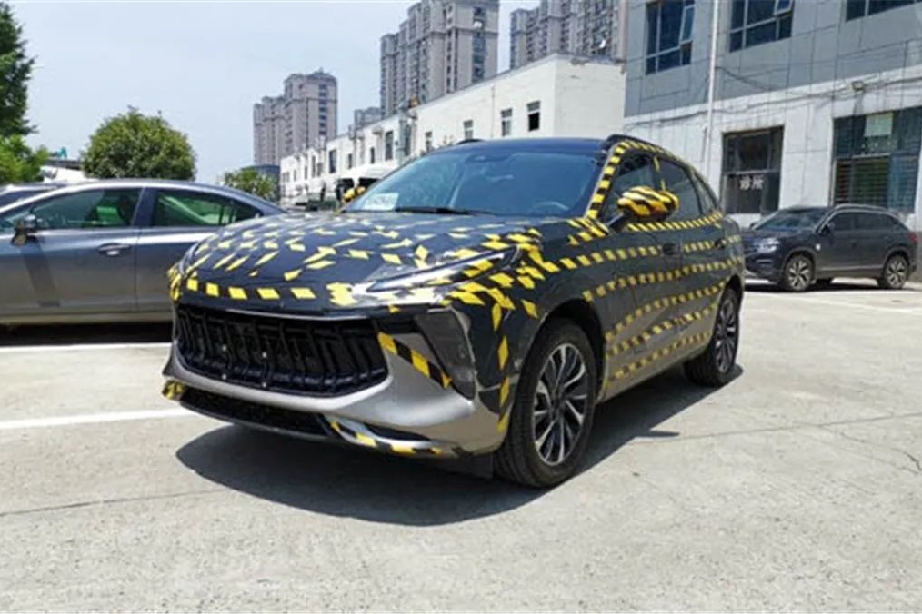 奇瑞新能源S61正式命名为蚂蚁，东风风行全新SUV流出谍照...丨今日车闻