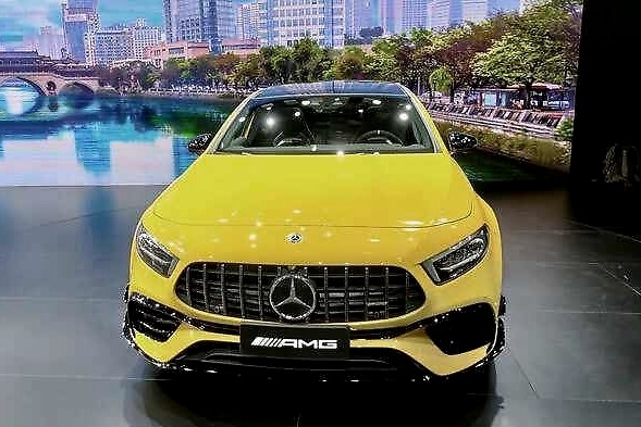 全新奔驰AMG A45成都上市，地表最强2.0T小钢炮又回来了？