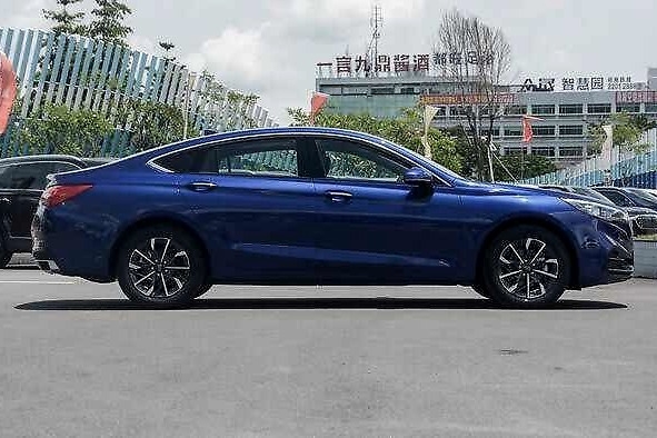 买中型车看准这三款！都是国产车，最低8万多能买，家用贼靠谱