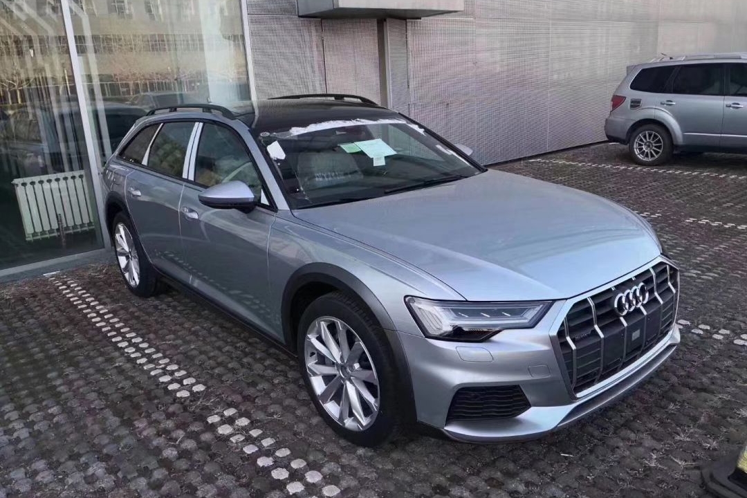 奥迪也降价！优惠5.6万，3.0T引擎爆340匹，全系标配豪华真皮座椅