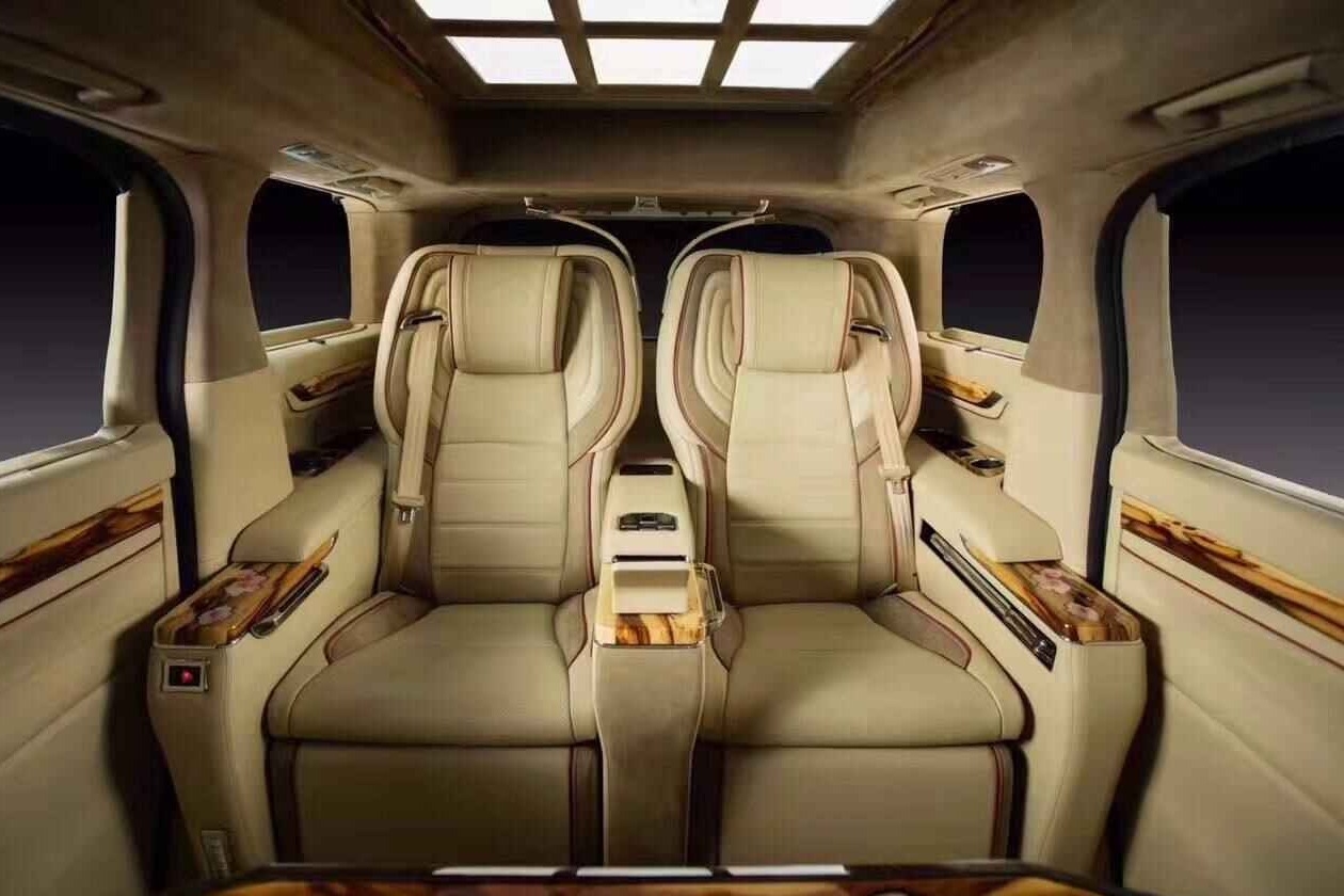 这才是丰田豪车，全系标配四驱409牛米，起步超80万还加价提车