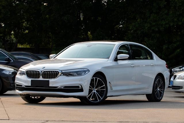 起售价低到26万，红旗H9将所向无敌？网友：四个二带俩王那种