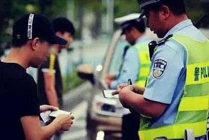 交警提醒：即日起违停不再通知，直接处罚