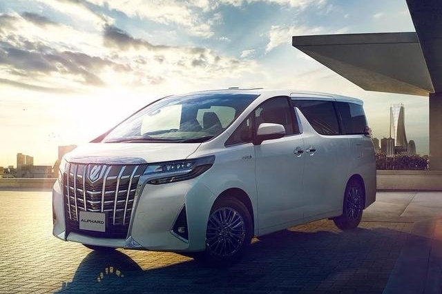 红旗高端MPV曝光，比埃尔法气场足，入选国宾车已成定局