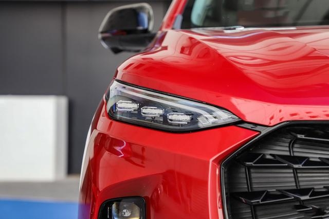 这台上汽造七座SUV，轴距近2.8米，14英寸中控屏，仅9.38万起