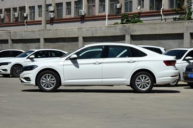 还买什么轩逸、卡罗拉，速腾优惠4.51万，入门版8.38万，盘它