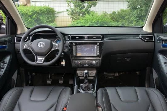 车内有异味咋办？你是不是采用过这三种办法？其实这个机关更好用