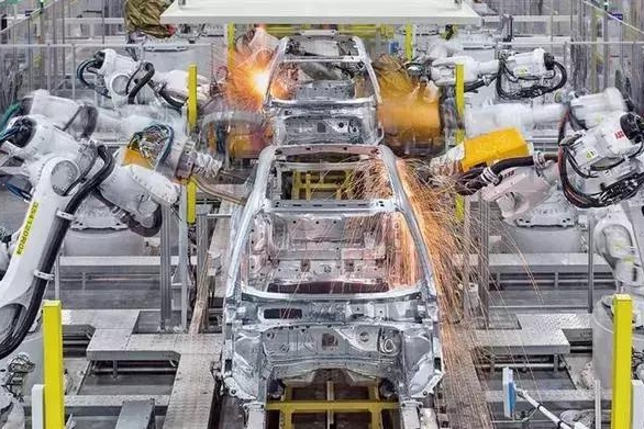 好端端的新车为什么会漏油？是厂家的原因，还是经销商的过错？