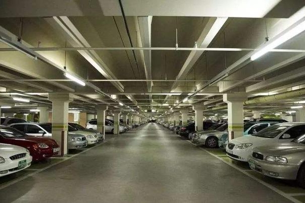 开了这么多年车，很多人还不明白停车为何头朝外，你明白吗？