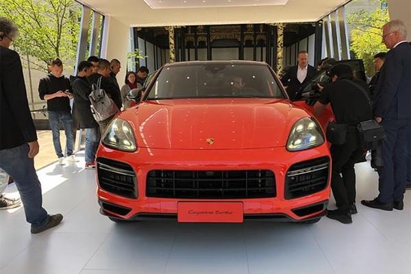 又是一款狠角色，全新保时捷卡宴Coupé亚洲首秀，让SUV再起飞！