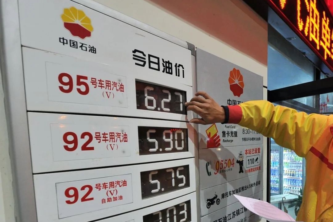 今起！一箱油省40元！油比水还便宜，发改委要出手干预？