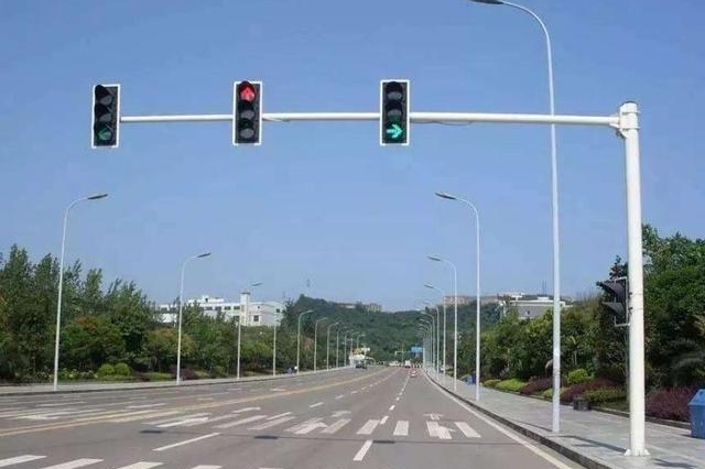 这些年红绿灯有哪些改进？为什么智能化了路面交通还没有改善？