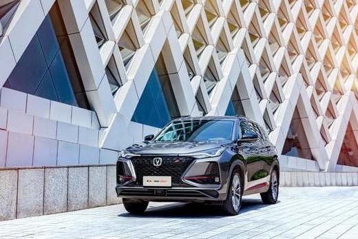 又一款设计满分的国产车，3.9秒破百，近3米轴距，爆款预定