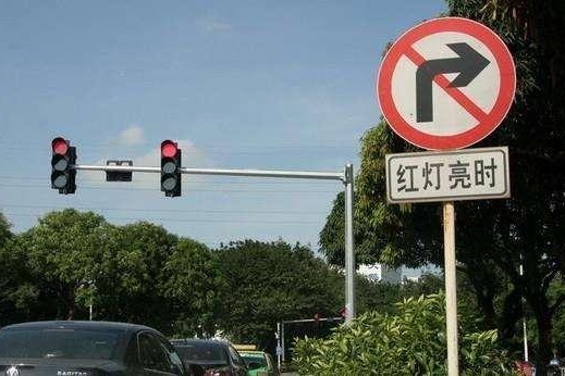 一不小心就中招！这三种违章防不胜防，3分200块又没了！