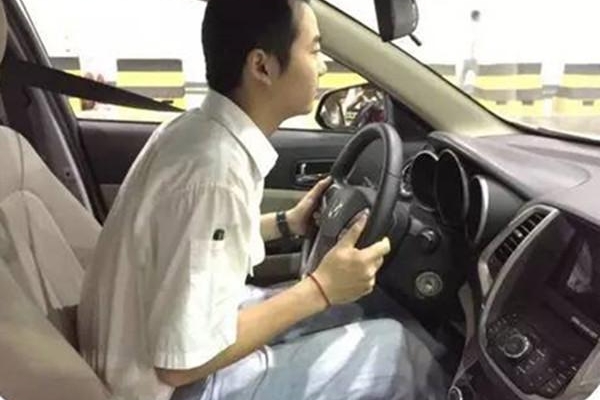 有这五个开车习惯，一看就是新手，老司机看到忍不了
