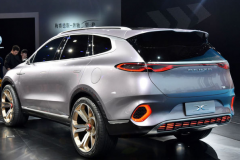 混血越野车来袭，动力真够强大，普拉多都不是对手，来自奔驰技术