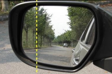 怎么判断自己和后车距离？老司机：这样看后视镜或许比较方便