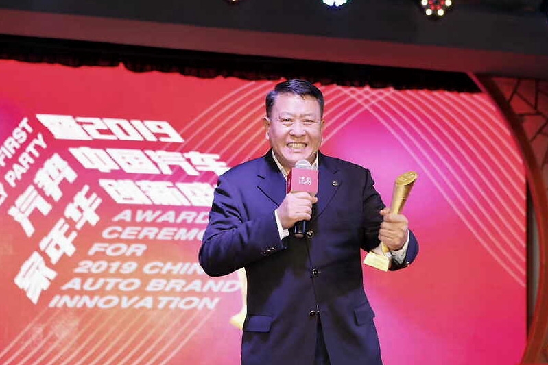 63岁徐和谊功成身退 56岁姜德义任重道远
