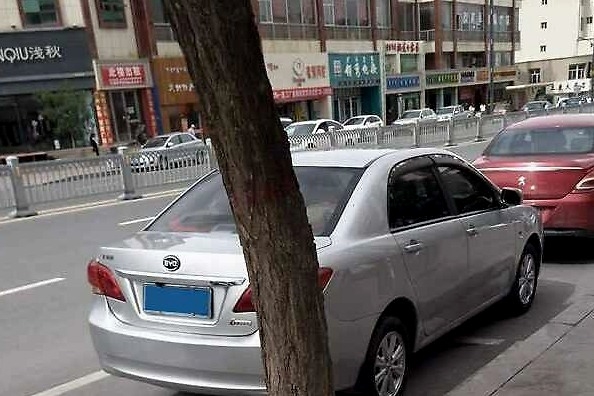 停到车位里就高枕无忧了？这几种情况依然会被贴罚单！