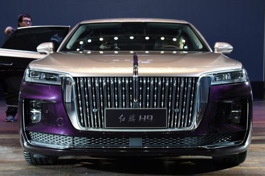 红旗H9终于来了，总算开启预售，实拍内饰设计，动力真心给力