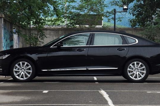 5米豪车跌到谷底，安全超宝马5系，比奥迪A6L舒服，三大件有保障