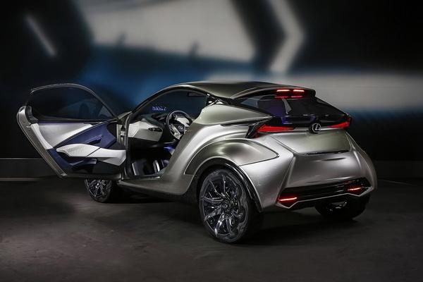 最炫酷的代步车！雷克萨斯的品质，丰田的动力，才4L油耗