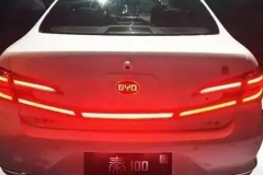 躲过了远光狗，最后栽在了尾灯上。这些招人恨的尾灯，你遇过吗？