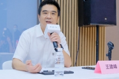成都车展上汽荣威展台专访  带你了解荣威“新狮标+R标”新战略