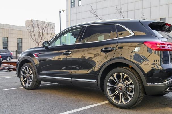 这车2.0T+四驱，实力对标X3、Q5，内饰媲美奔驰，关键才21万出头