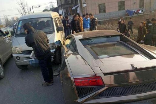 买了100万三者险，事故全责赔偿对方120万，保险公司怎么赔？