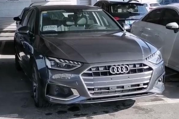 2020款奥迪A4L到店实拍，有望下个月上市，配定速巡航+倒车雷达