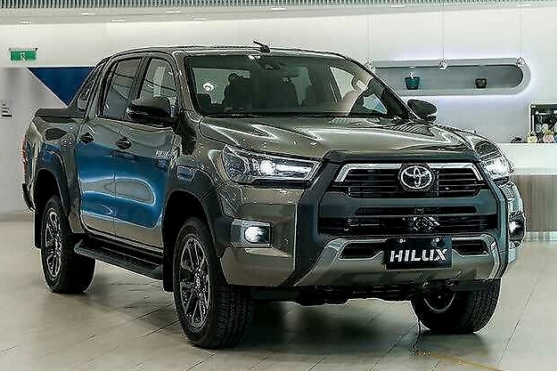 实拍二度改款Hilux，丰田北美热卖货卡，这前脸爱了