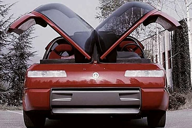 V12引擎+鸥翼门的MPV你见过吗？竟然是32年前的产物